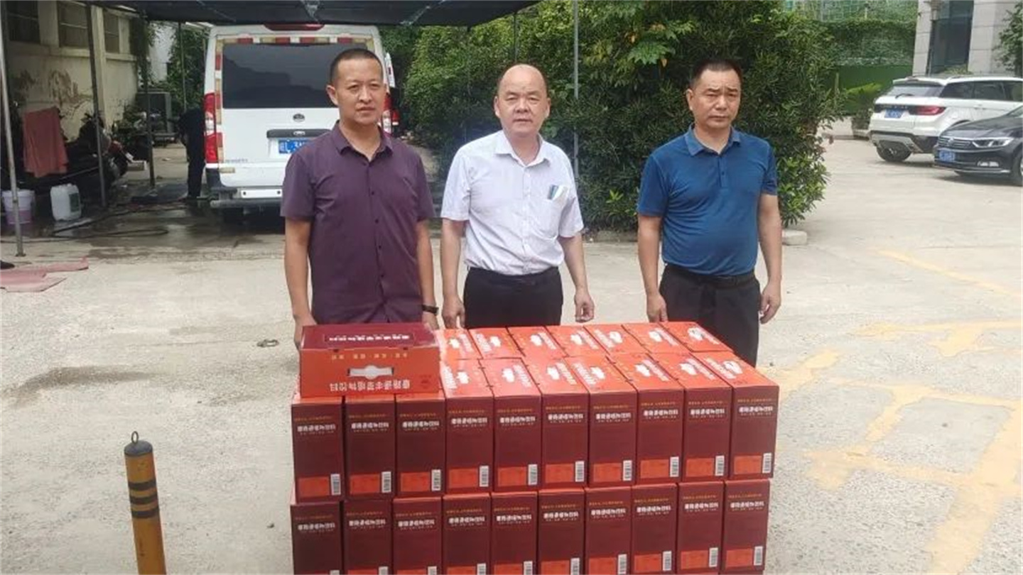 公司工會(huì)組織開(kāi)展夏季高溫“送清涼”活動(dòng)(圖6)